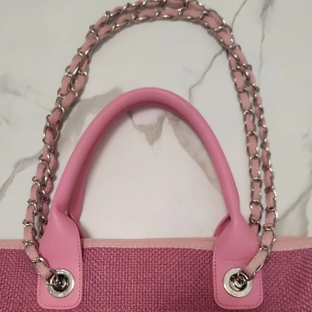 ‘Looks like Chanel Pink Canvas Tote Bag’ - 31 Rue Cambon Paris - Picture 4 of 11